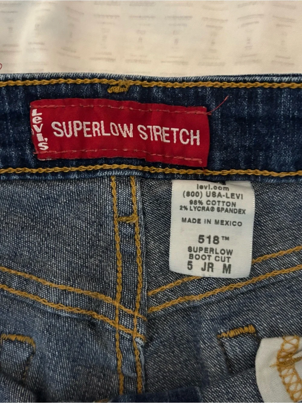 Y2K Lowrise Levi's 518 Straight Dark Blue Jeans with Signature Red Tab - Picture 4 of 6